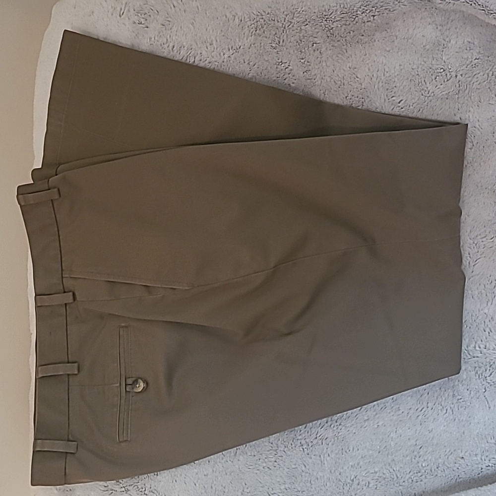 JOS.A.BANK flat front dress khaki pant.  Tailored fit Sz 38 x 32